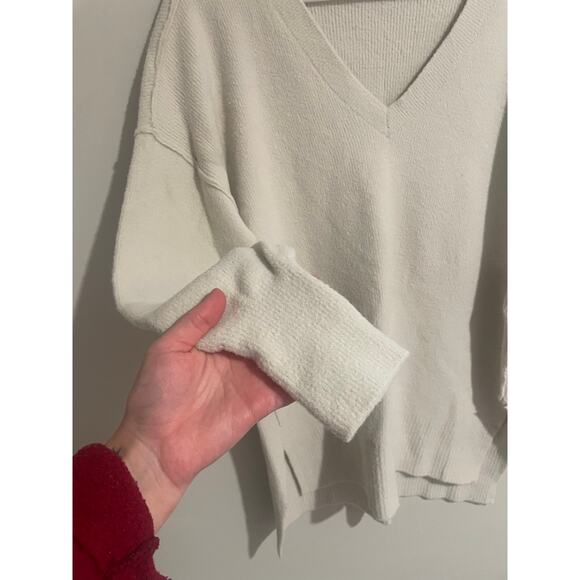 Abercrombie & Fitch Soft A&F Collection Crew Soft V-Neck Sweater - Picture 6 of 12